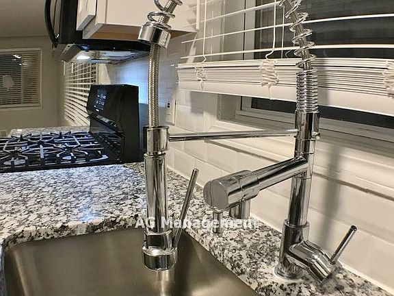 4th image of 118 Pioneer Ave
