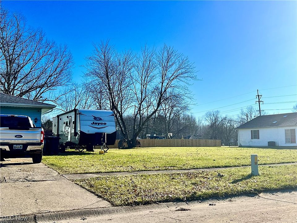 2nd image of 2042 Linwood Ct