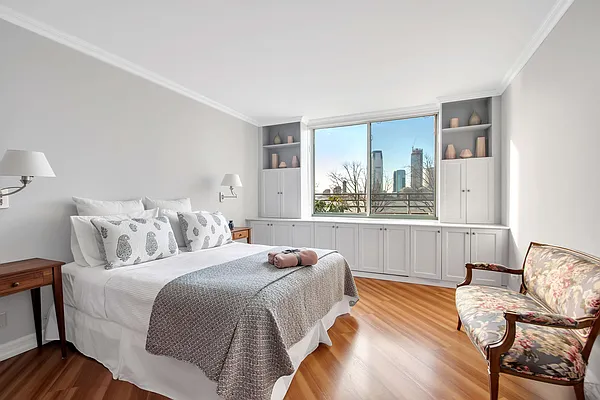 Sold by Compass | media 22