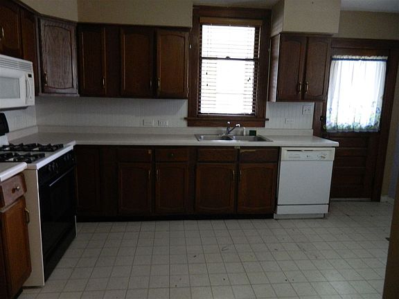 5th image of 387 Kaufmann Ave