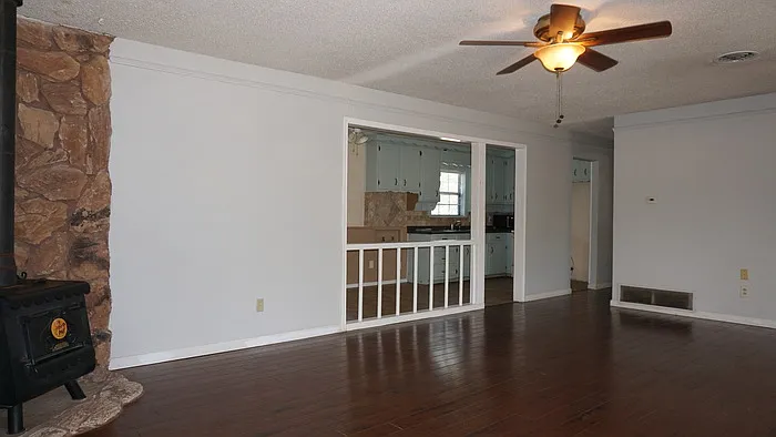 5225 Mack Rd — Photo 5