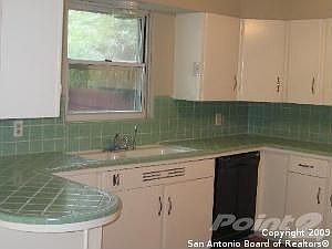 5th image of 302 Forrest Hill Dr