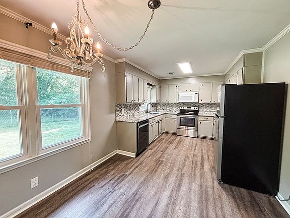 2nd image of 2682 Chattanooga Rd