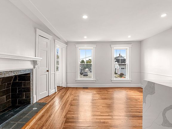 5th image of 17 Cottage St