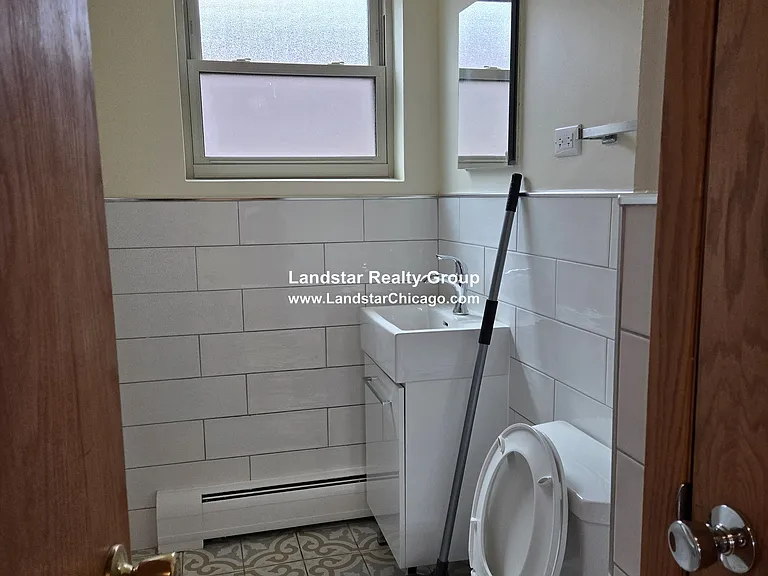 5339 W Addison St #2 — Photo 9
