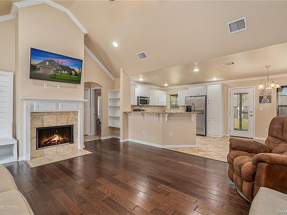 4th image of 212 Southern Creek Cir