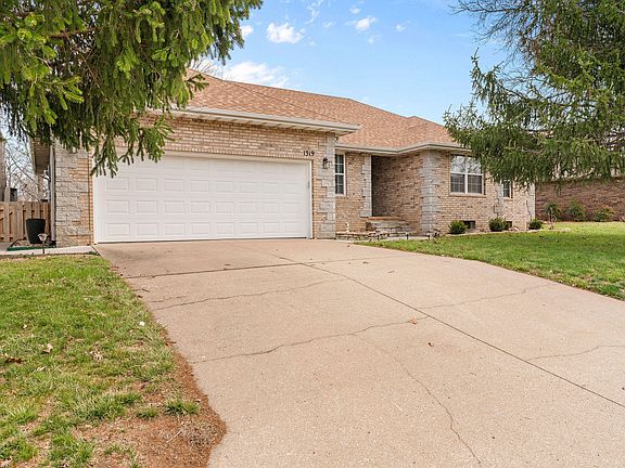 3rd image of 1319 Woodcastle Road