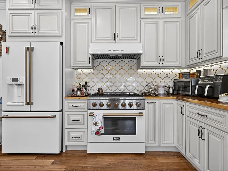 327 Vine St — Photo 16