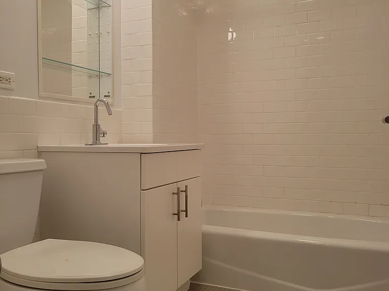 252 E 2nd St #2H — Photo 7