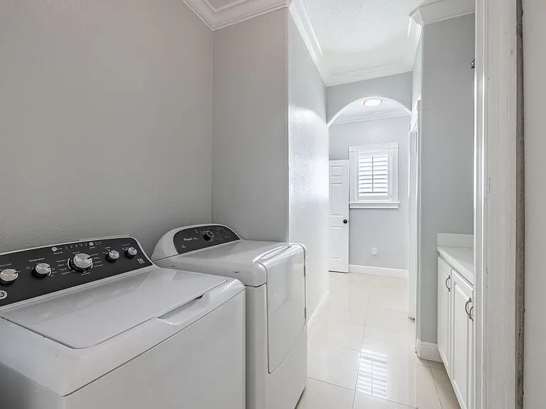 2323 W Cherry St — Photo 16