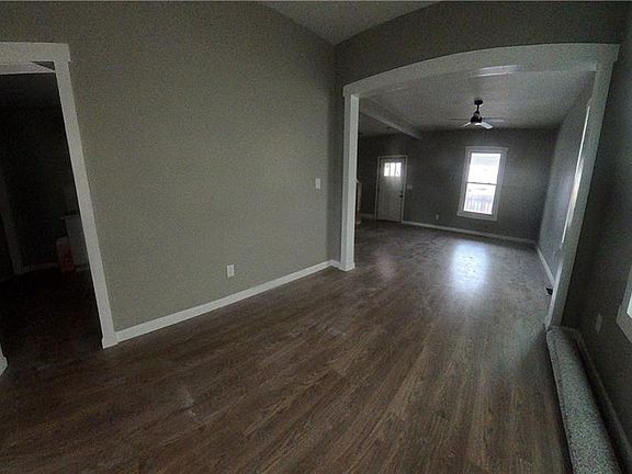 3rd image of 2202 Agnes Ave