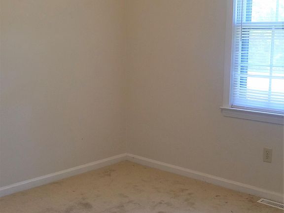 2nd image of 135 Dorchester St
