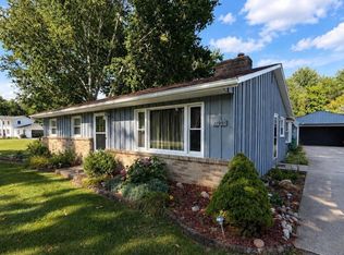 21991 Huron River Dr, New Boston, MI 48164