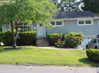 404 Paris Ave, Northvale, NJ 07647