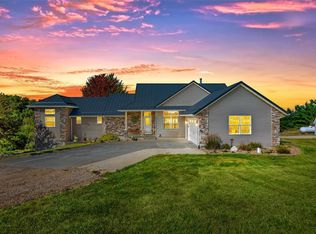 652 Old School Rd, Ely, IA 52227