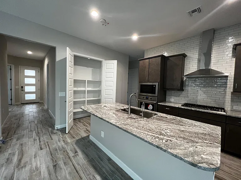 10548 W Albert Ln — Photo 9