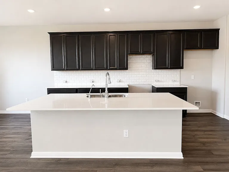 2441 Danbury Ln — Photo 2