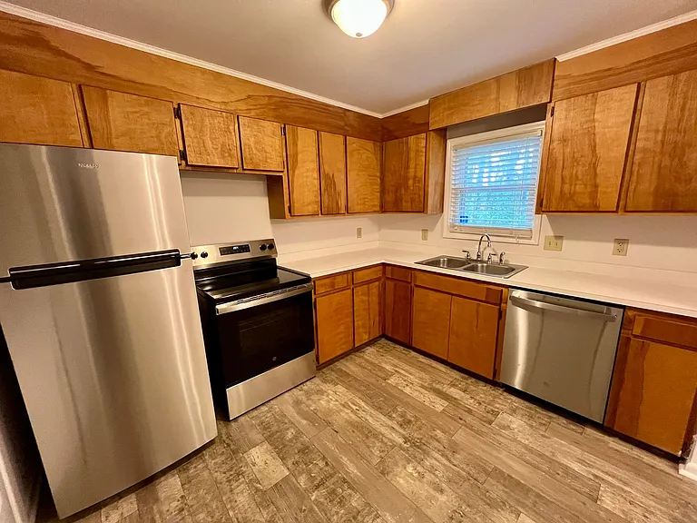 602 Picadilly Sq — Photo 6