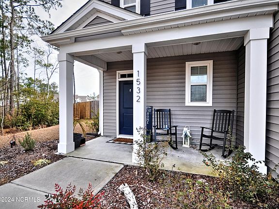 3rd image of 1532 Murre Court SE