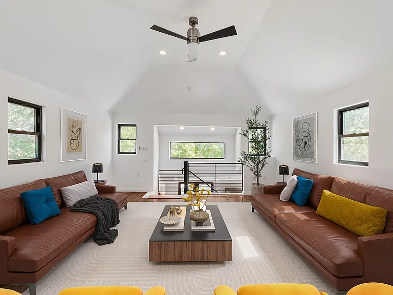 1321 W San Antonio St — Photo 14