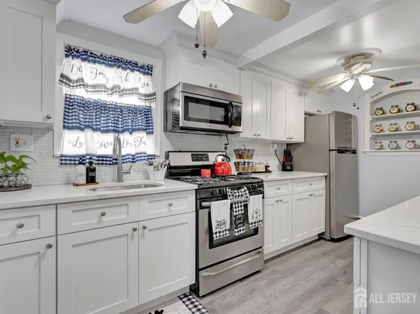 3 State St, Carteret, NJ 07008