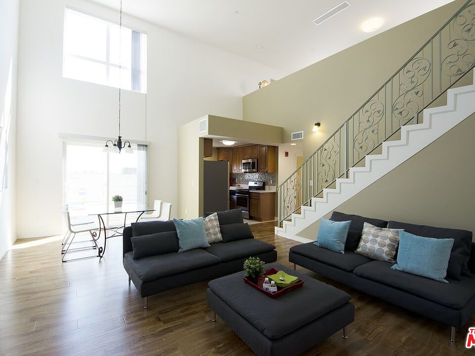 1st image of 546 N Oxford Ave #312