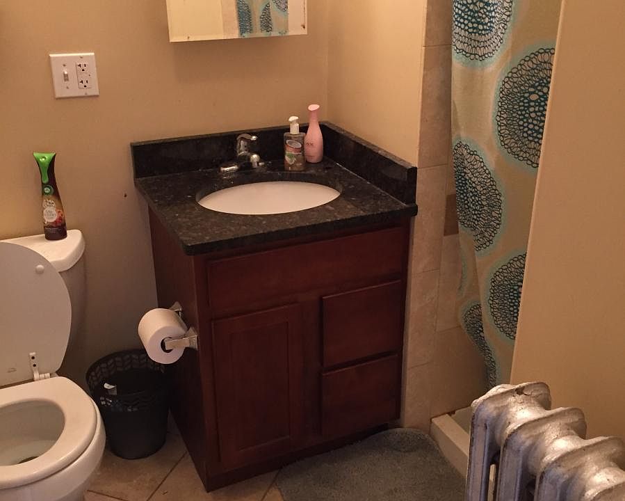 2nd image of 6166 N Wolcott Ave