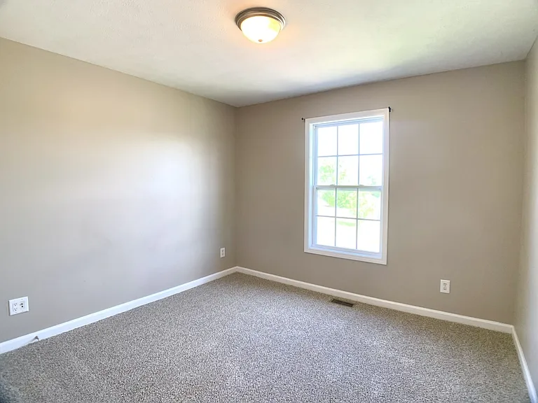 1724 Flagstone Dr — Photo 8