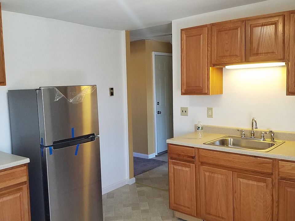 2nd image of 170 Remsen St #3