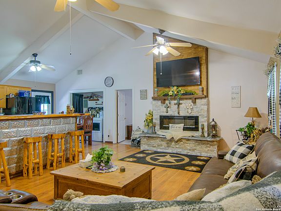 5th image of 1116 Oakridge Dr