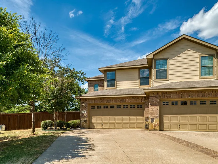 1430 Piedmont Dr — Photo 1