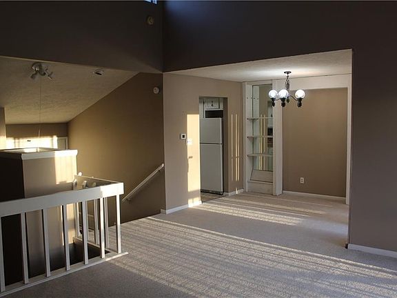 3rd image of 648 Blossom Dr