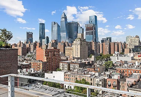 4th image of 241 W 19th St Penthouse 4