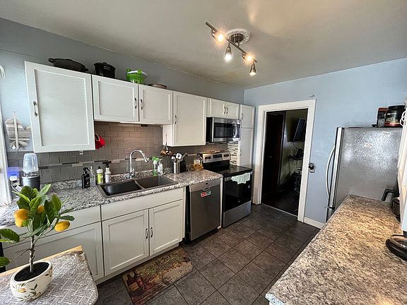 3rd image of 2214 W 5th St