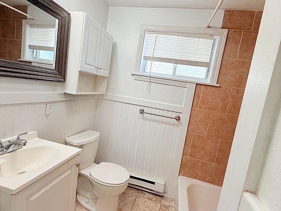 4th image of 67 Montclair Ave APT 2