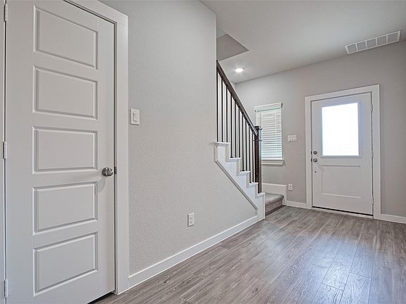 3rd image of 3327 Trail View Dr