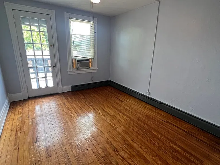 8 N. Auburn Ave. — Photo 27