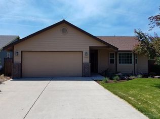 1945 SW 22nd St, Redmond, OR 97756