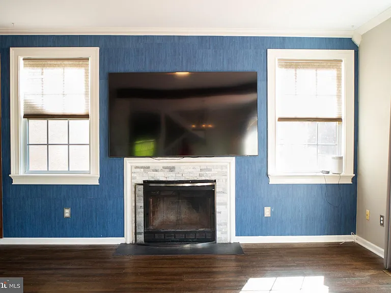 102 Thomas Ln — Photo 14