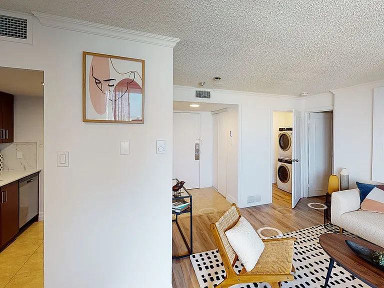 435 Albert St — Photo 23