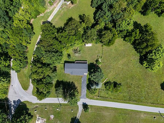 4th image of 407 Fletchers Mountain Rd