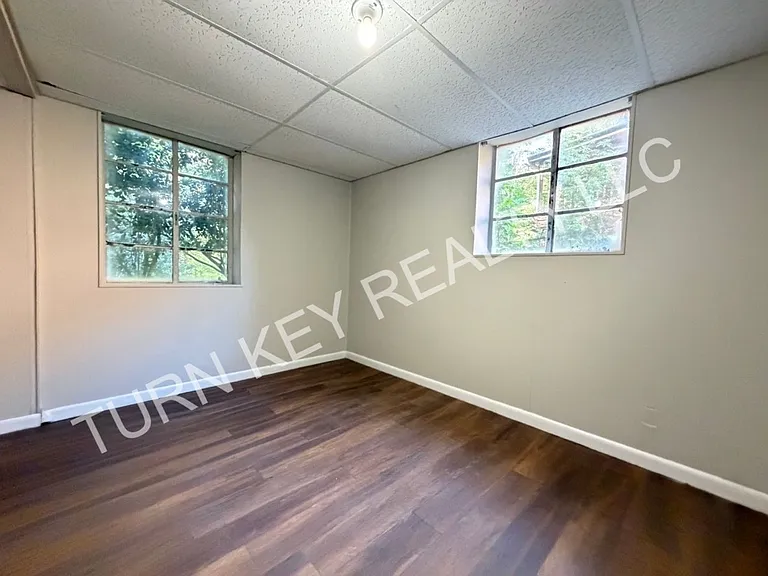 320 Park Rd — Photo 18