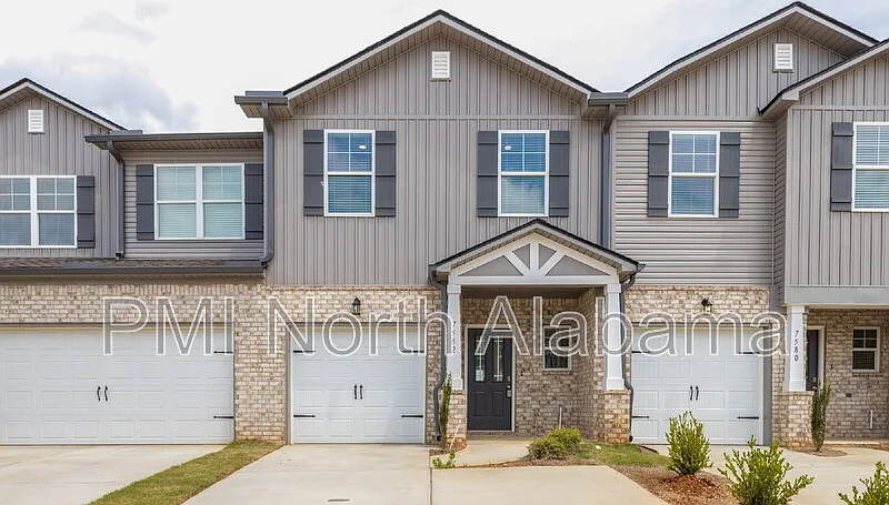 3 bed, 2.5 bath, 1500 sqft, $1,720 — Photo 2