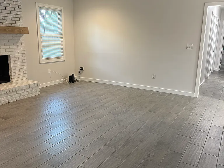 208 Chatham Ct — Photo 3