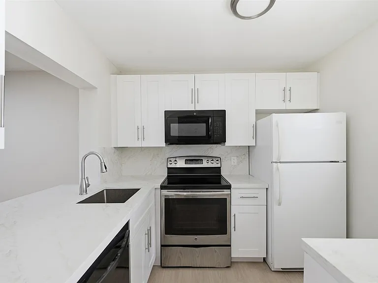 9430 Poinciana Pl #409 — Photo 19