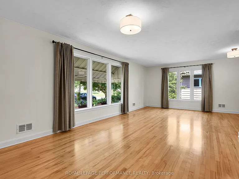 2243 Hillary Ave — Photo 5