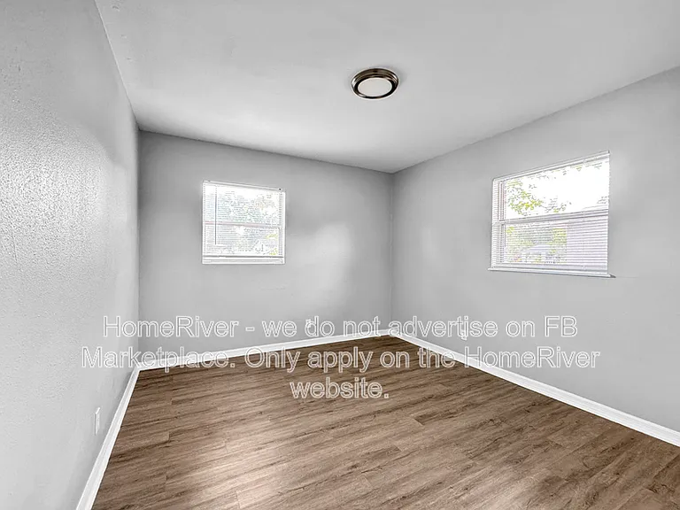 4903 S 85th St — Photo 16
