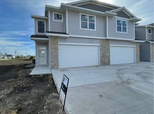 15300 Bellflower Ln, Urbandale, IA 50323