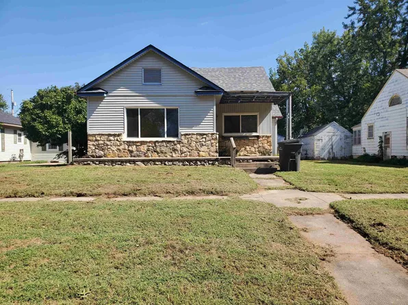 1112 N 4th St, Arkansas City, KS 67005