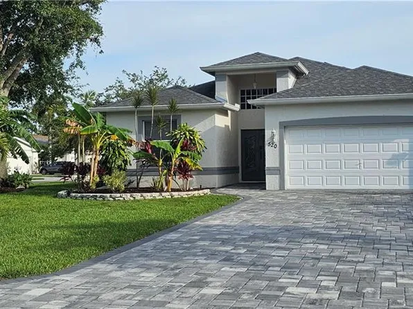 520 Crossfield Cir, Naples, FL 34104